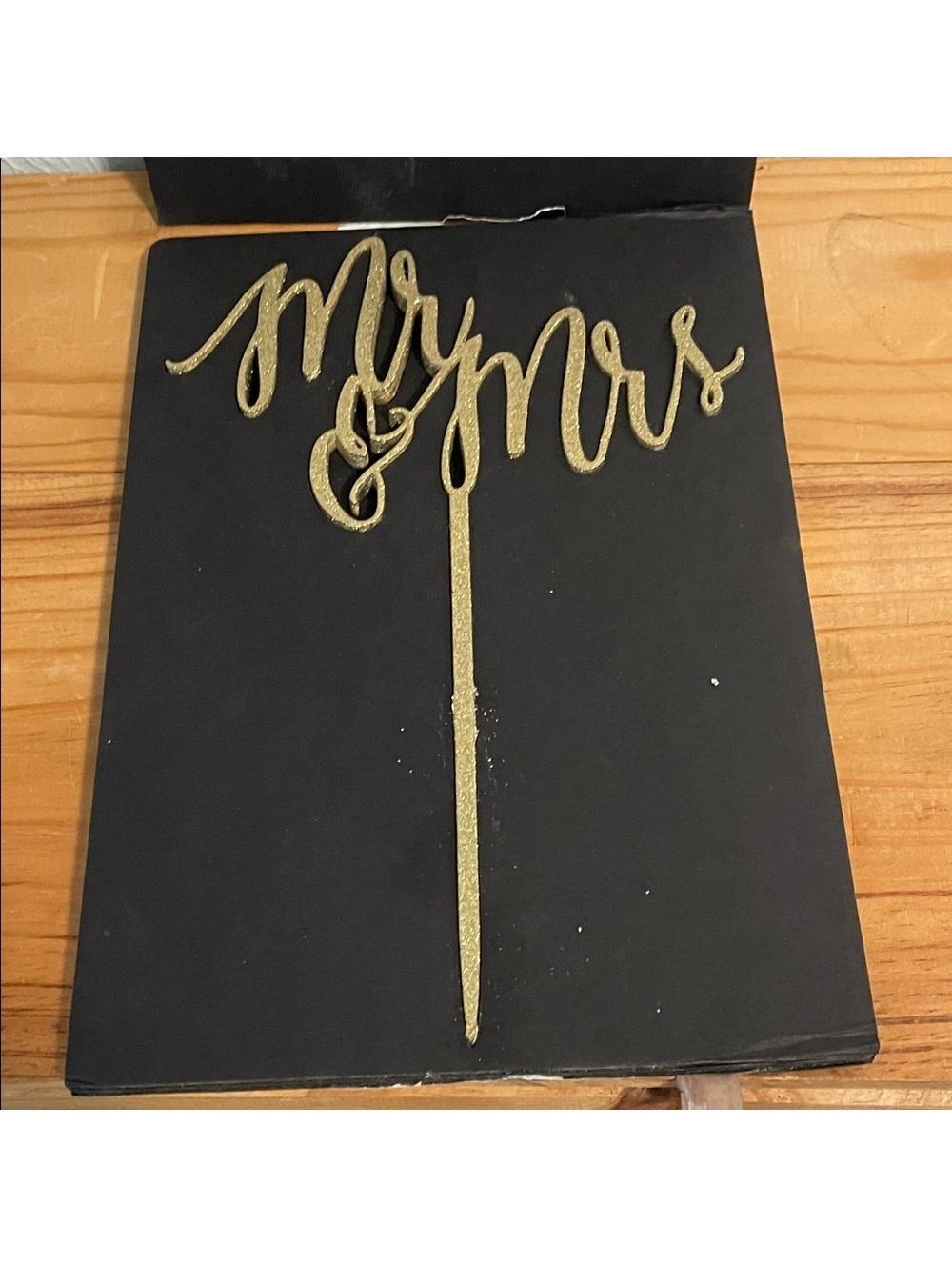 Gold "Mr & Mrs" Decoration